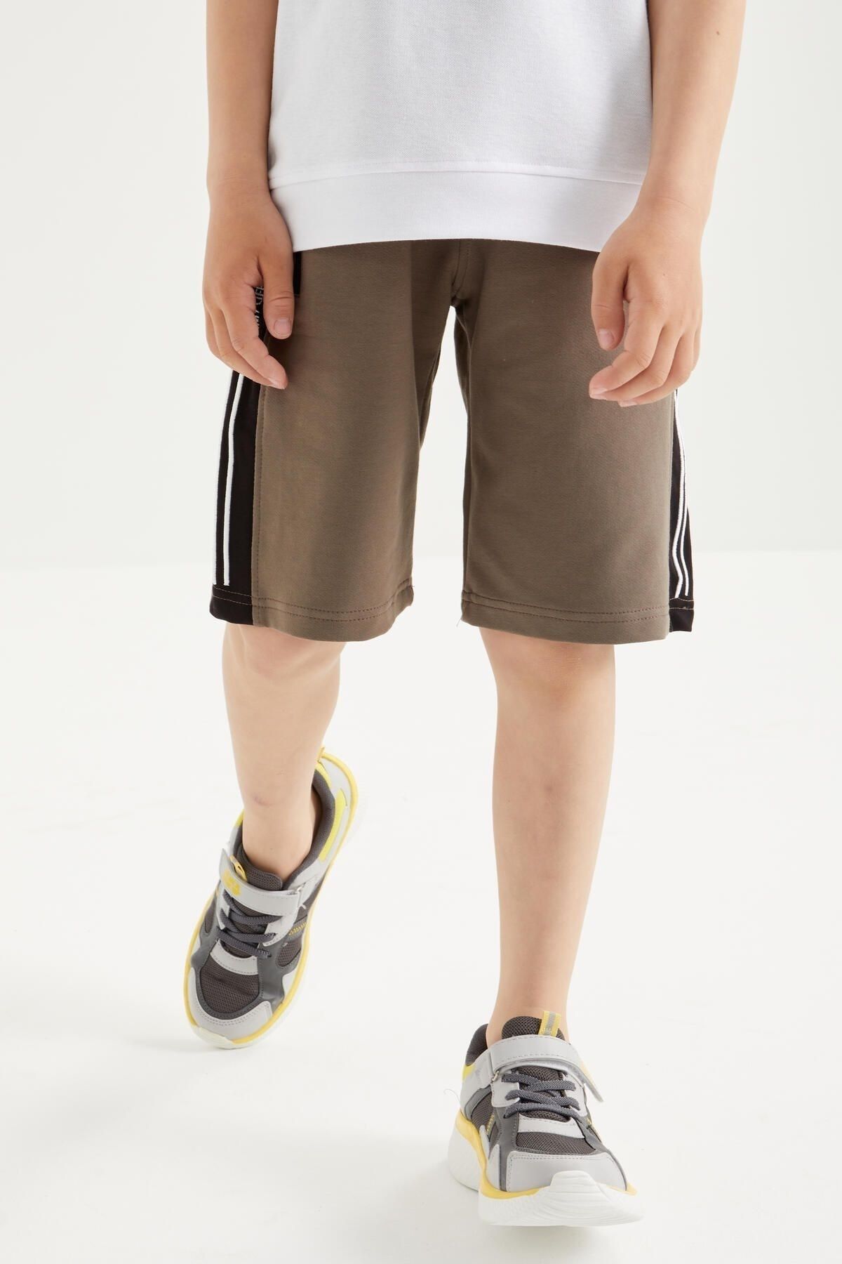 Youth shorts with best sale zipper pockets