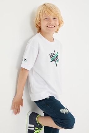 Beyaz Oversize Yazı Nakışlı Kısa Kollu O Yaka Erkek Çocuk T-shirt T12EG-10898