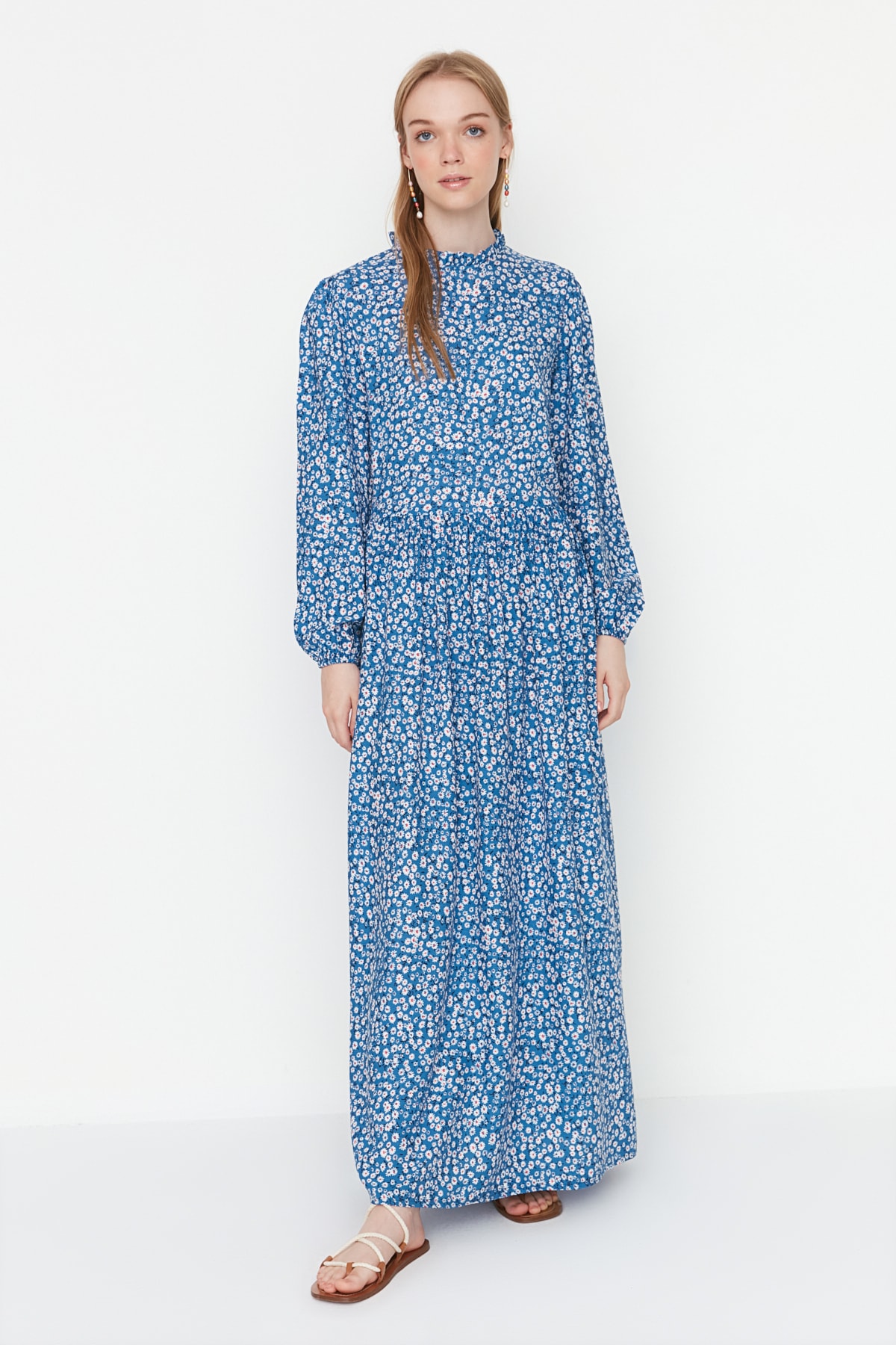 trendyol-modest-floral-pattern-stand-up-colla