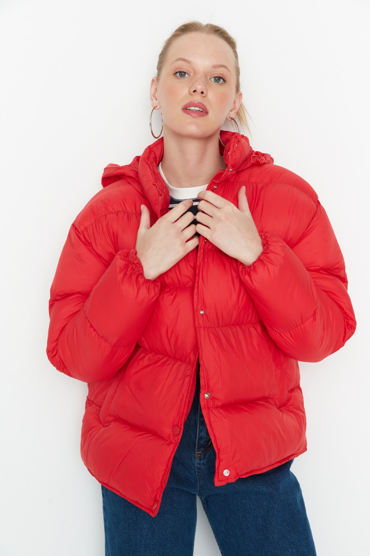 Trendyol Collection Winterjacke Rot Puffer Fast ausverkauft