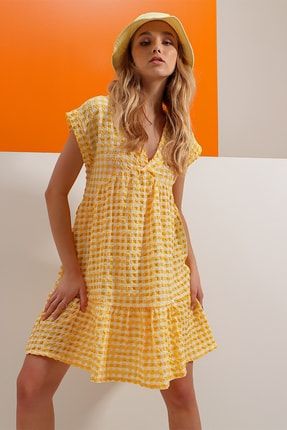 Kadın Sarı V Yaka Pötikare Desenli Volanlı Gofre Elbise SL07630