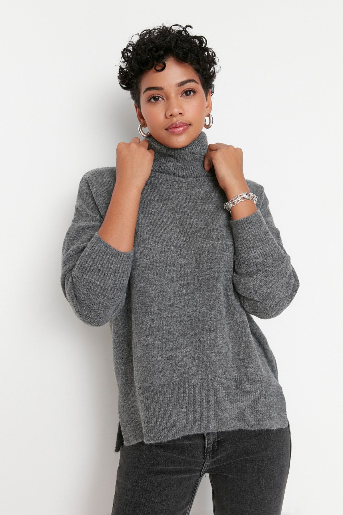 Trendyol Collection-Anthrazitfarbener Rollkragenpullover mit weicher Struktur TWOAW20XS0026 1