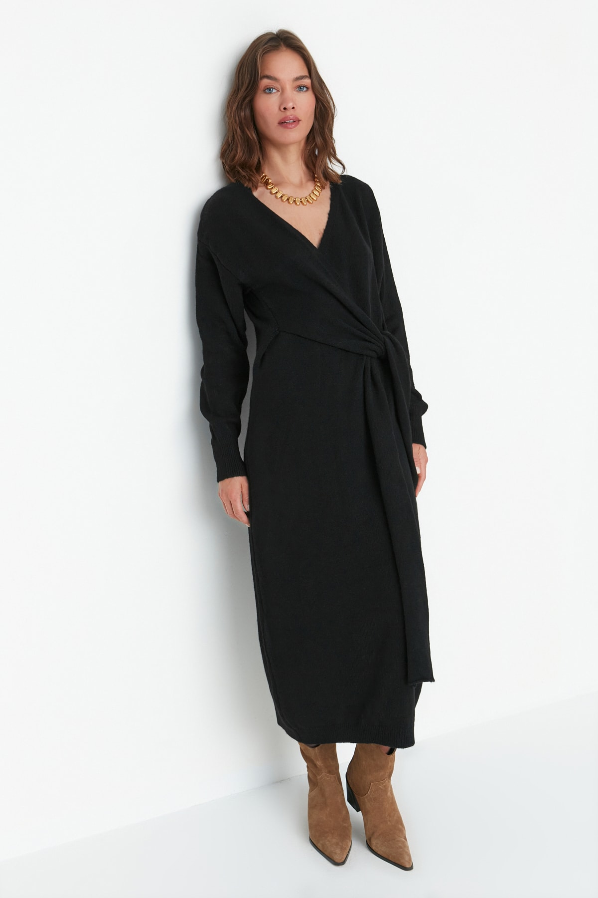 Trendyol Collection Černé měkké texturované midi dvouřadé šaty s límečkem a detailním úpletem TWOAW21EL0260