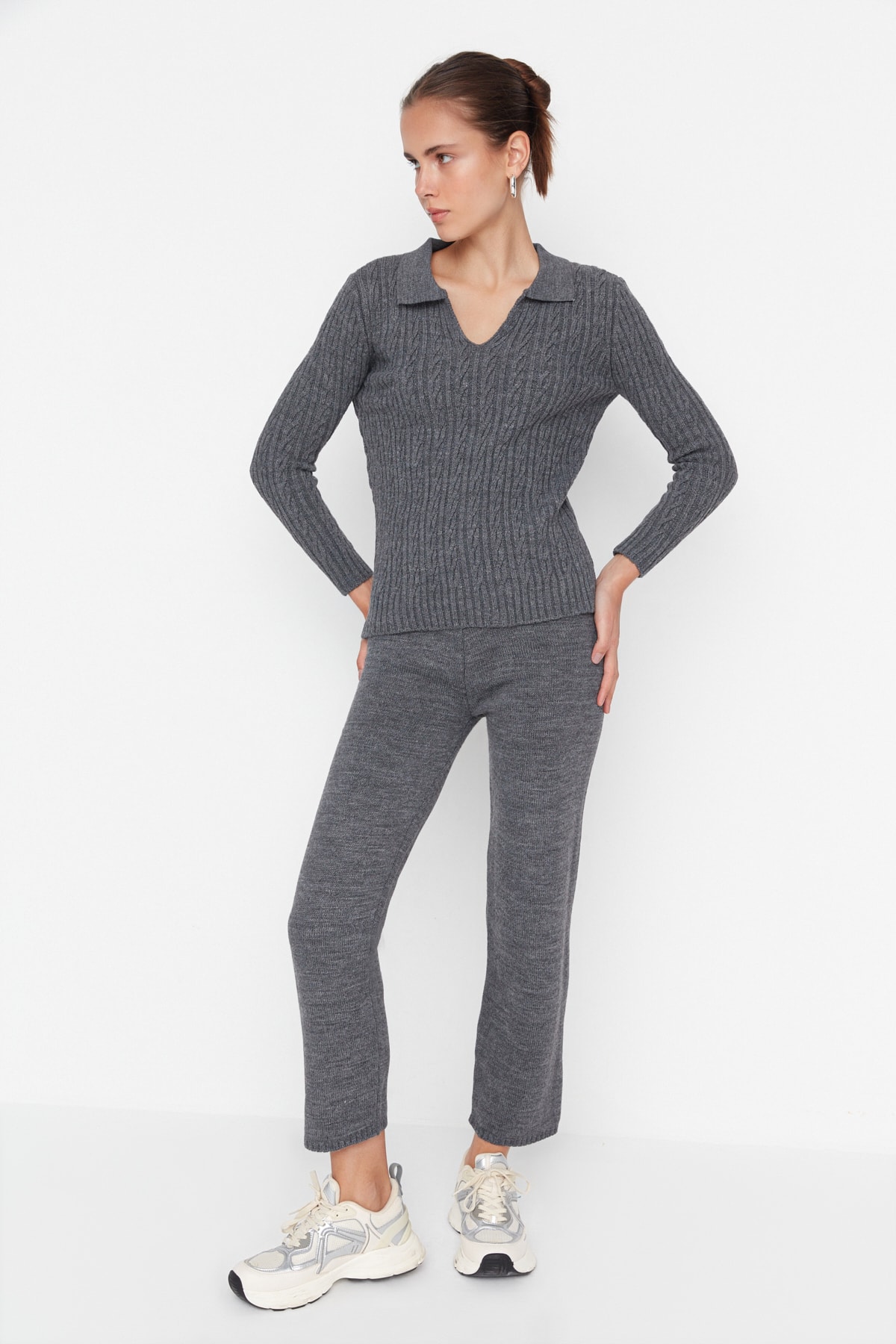 Trendyol Collection Antracitový cop do vlasů Podrobná sada úpletu nahoře a dole TWOAW23AU00024