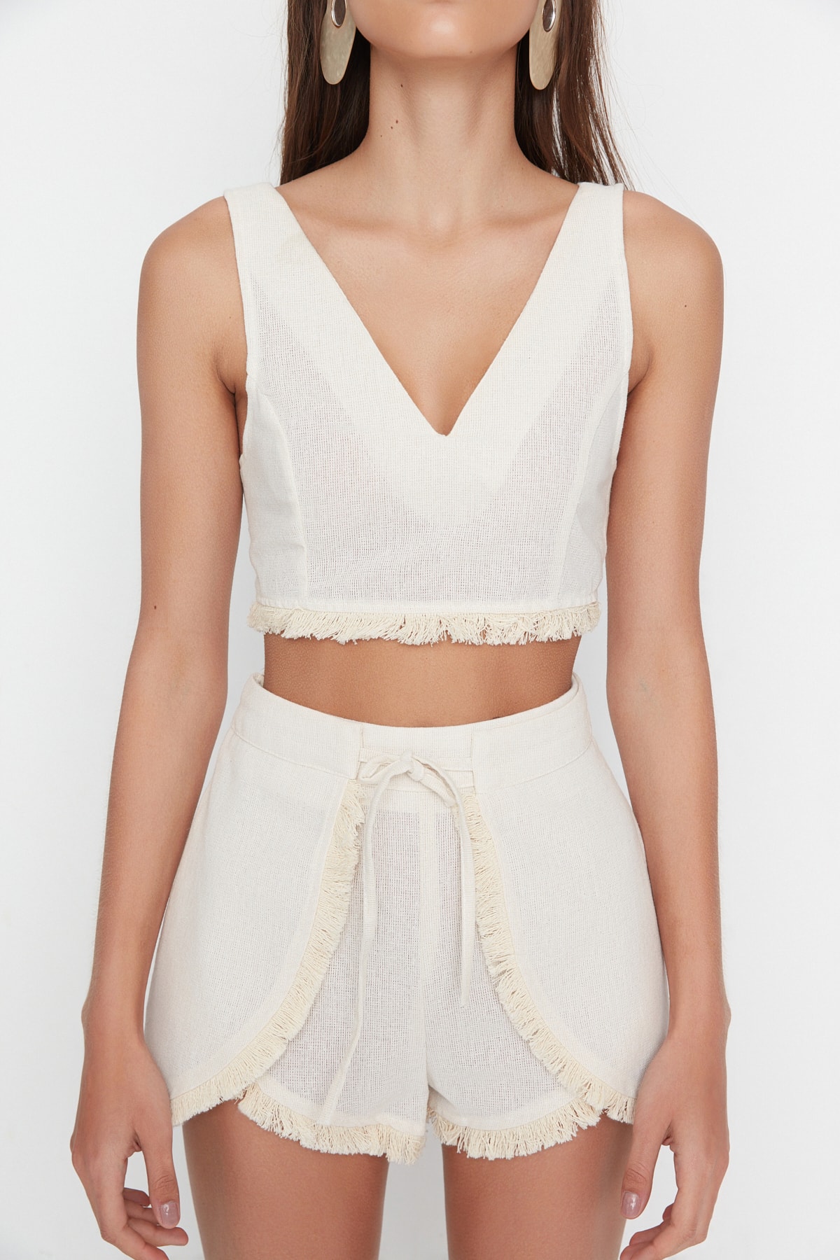 Trendyolmilla  Plaj Giyim Bej Dokuma Püskül Yüksek Bel Bluz-Şort Takım TBESS22AU0141 - Görsel 3