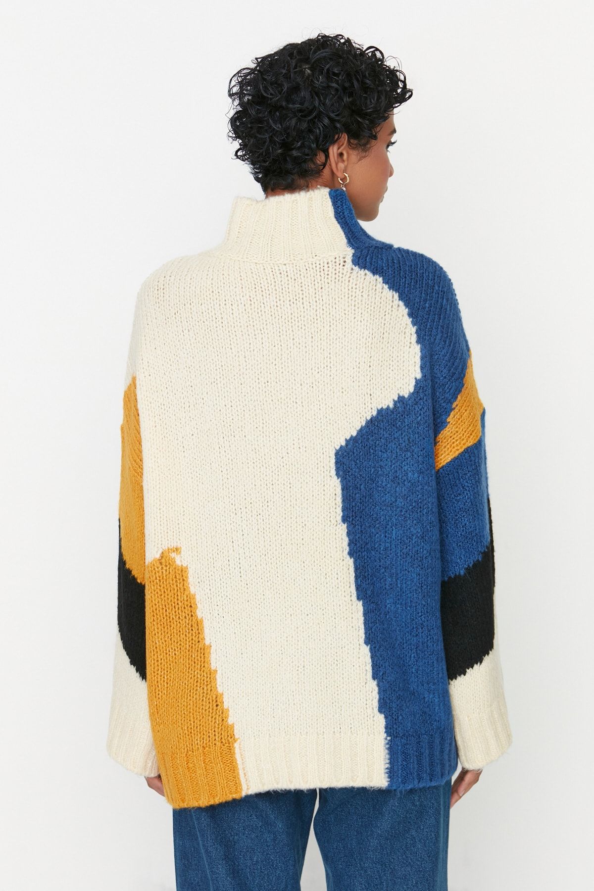 Trendyol Collection-Weite Passform - Weicher Strickpullover mit Farbblockdesign TWOAW20XS0047 5