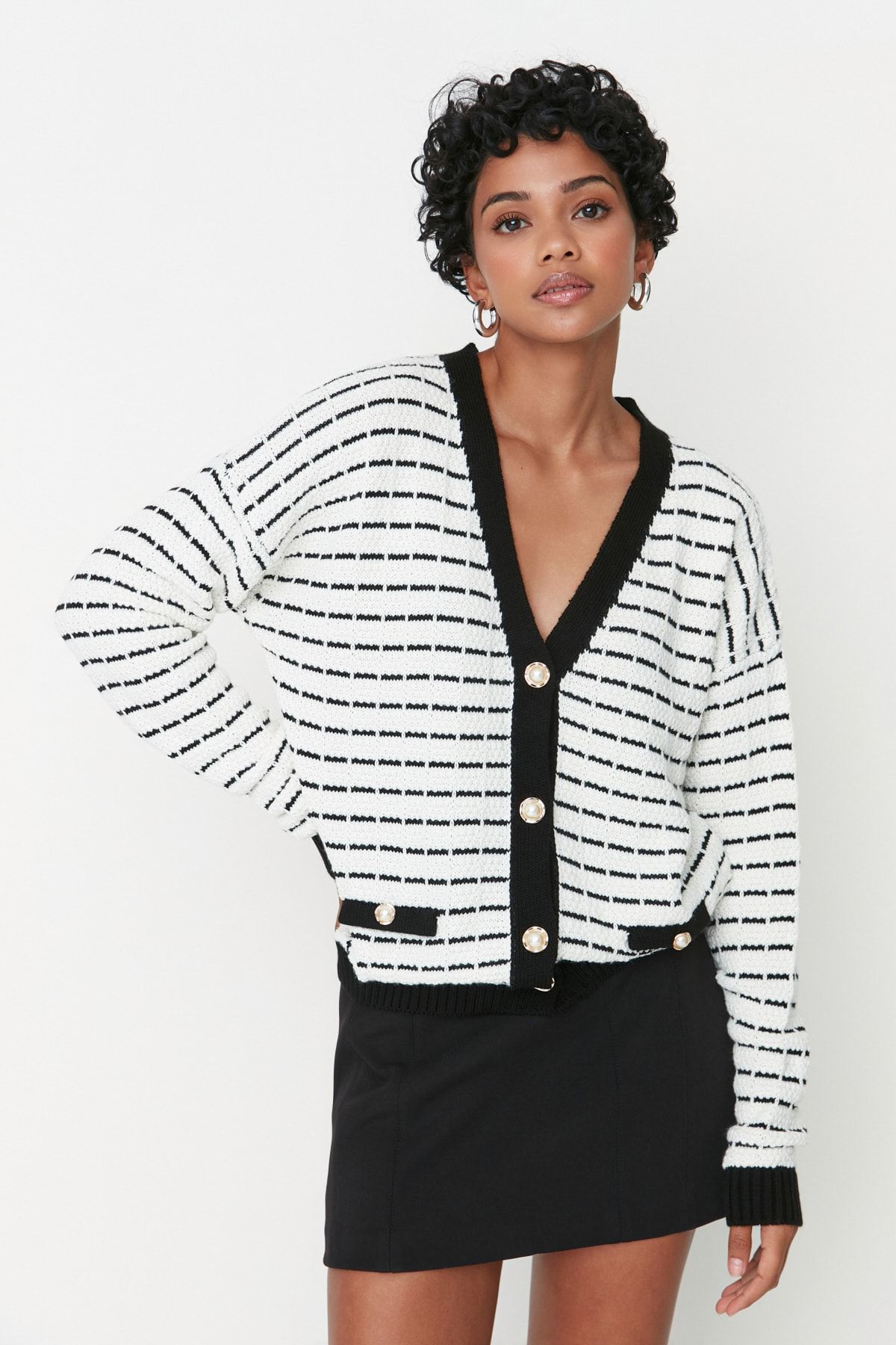 Trendyol Collection Strickjacke Schwarz Regular Fit Fast ausverkauft