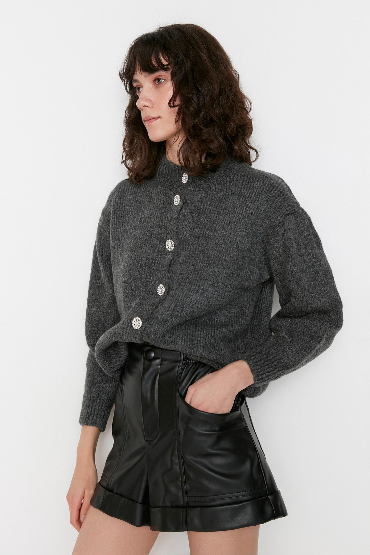 Trendyol Collection-Cardigan din tricotaje antracit cu nasturi bijuterie - textura moale TWOAW21HI0034 8