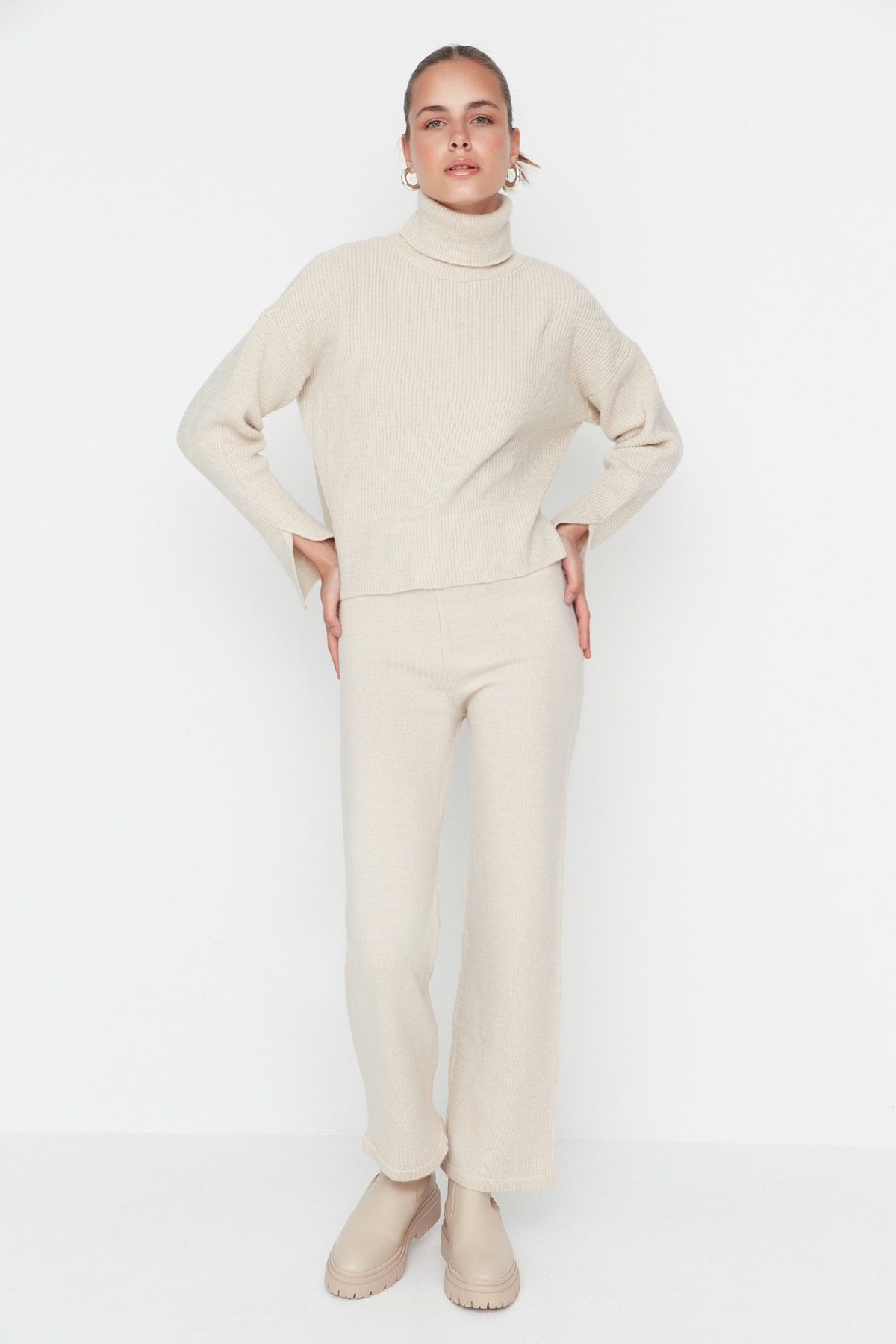 Trendyol Collection Puha textúrájú kötöttáru öltöny - Stone, TWOAW22AU0312