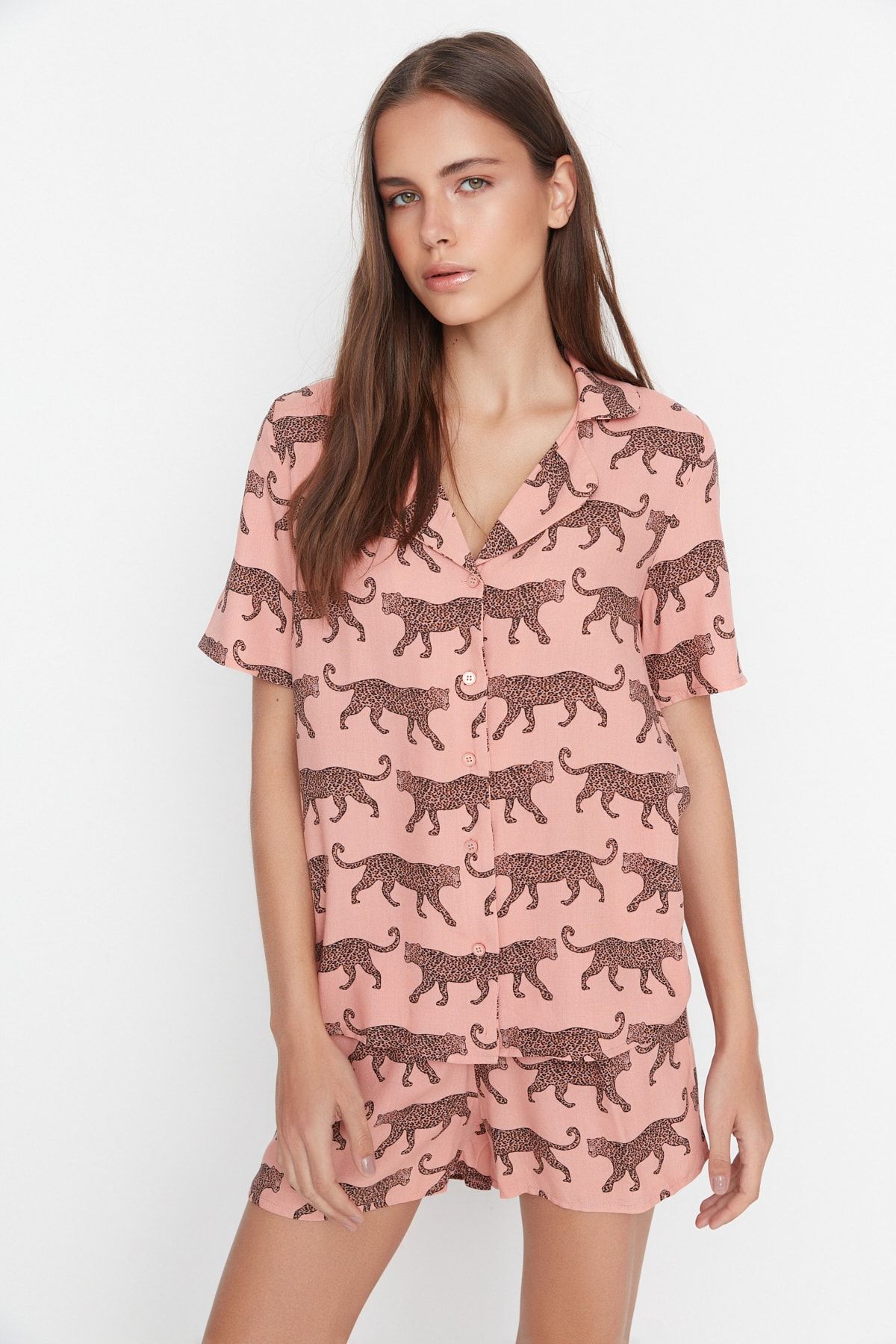 TRENDYOLMİLLA Gül Kurusu Desenli Viskon Gömlek-Şort Dokuma Pijama Takımı THMSS21PT0473