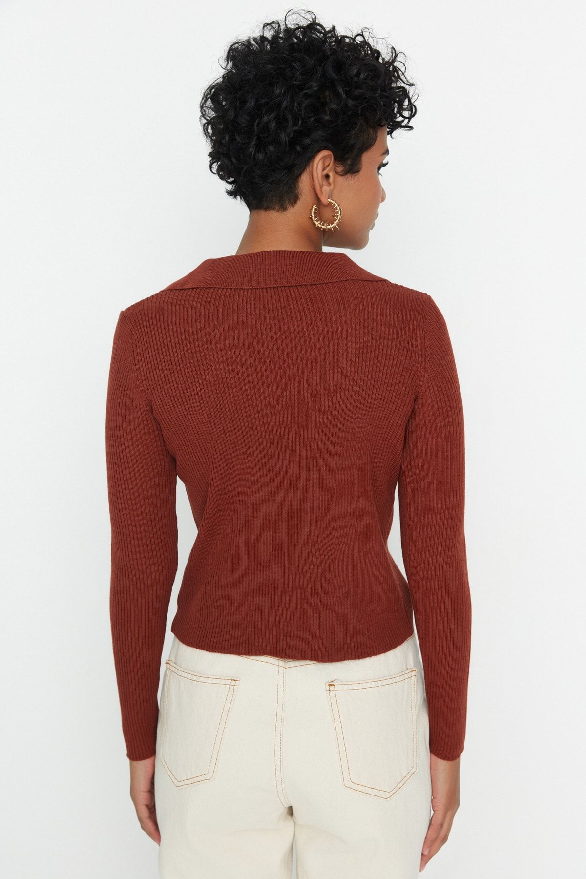 Trendyol Collection-Brązowy sweter z kołnierzykiem i dzianinowym wzorem 5