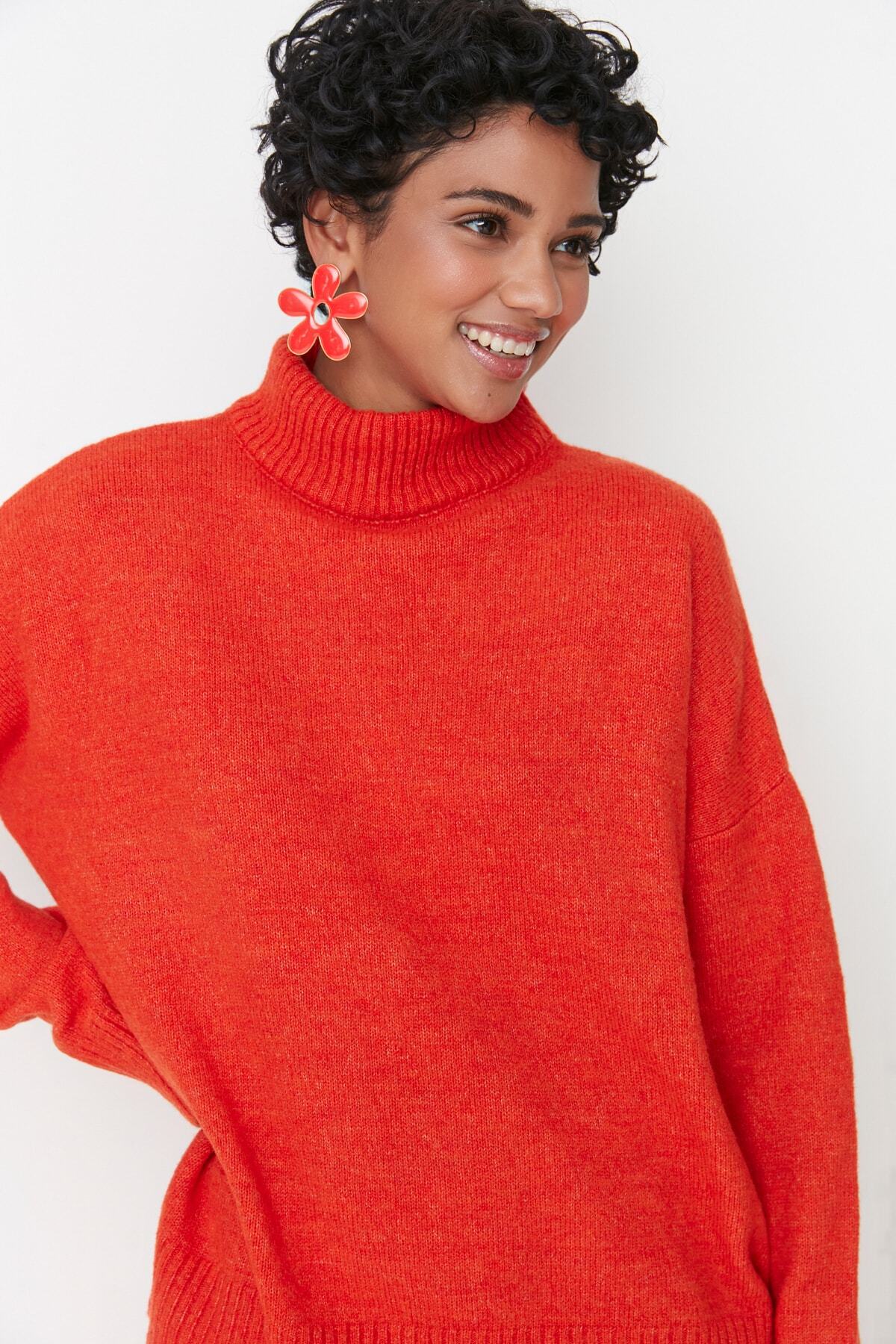 Trendyol Collection Weich strukturierter, breit sitzender orangefarbener Strickpullover – TWOAW23KZ00469