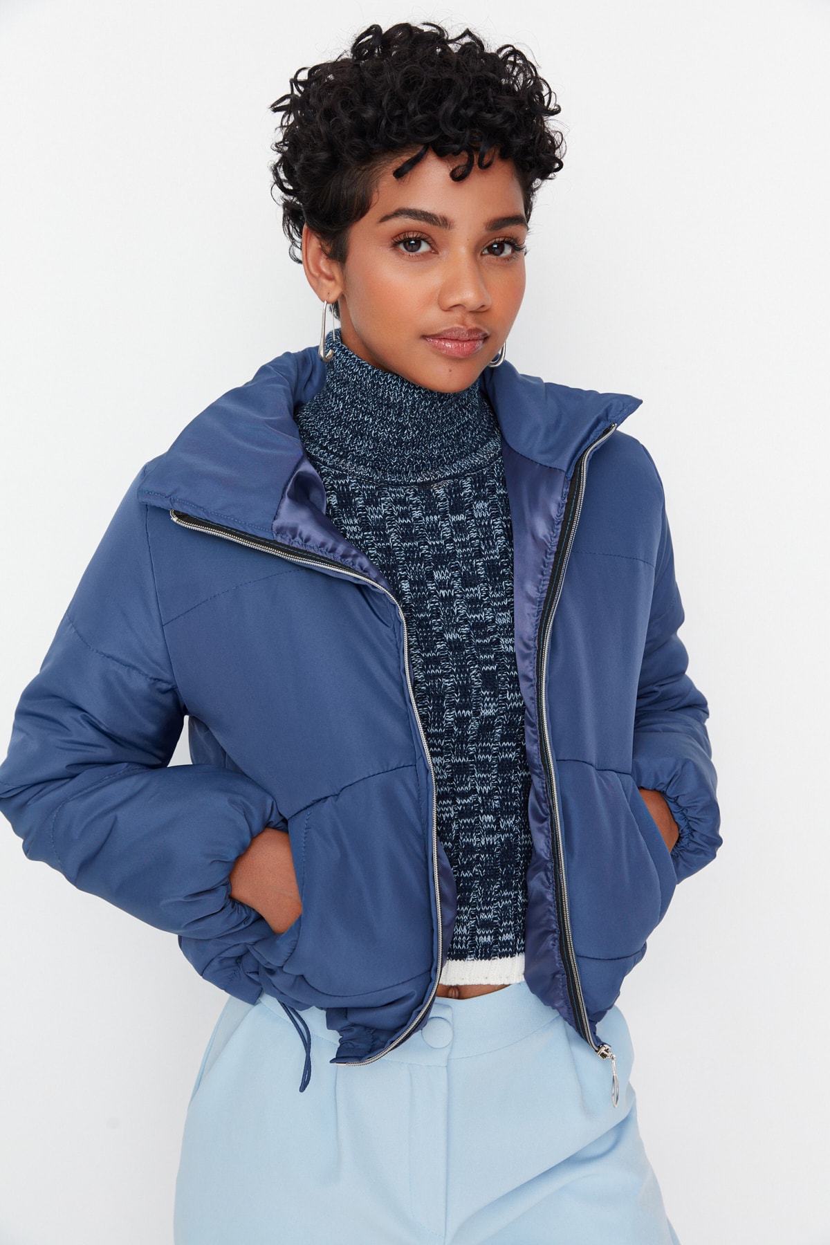 Trendyol Collection Winterjacke Blau Puffer Fast ausverkauft