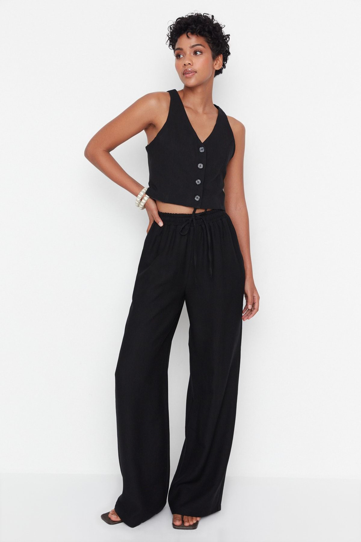 Trendyol Collection-Pantaloni negri țesuți cu picioare largi TWOSS22PL00065 2