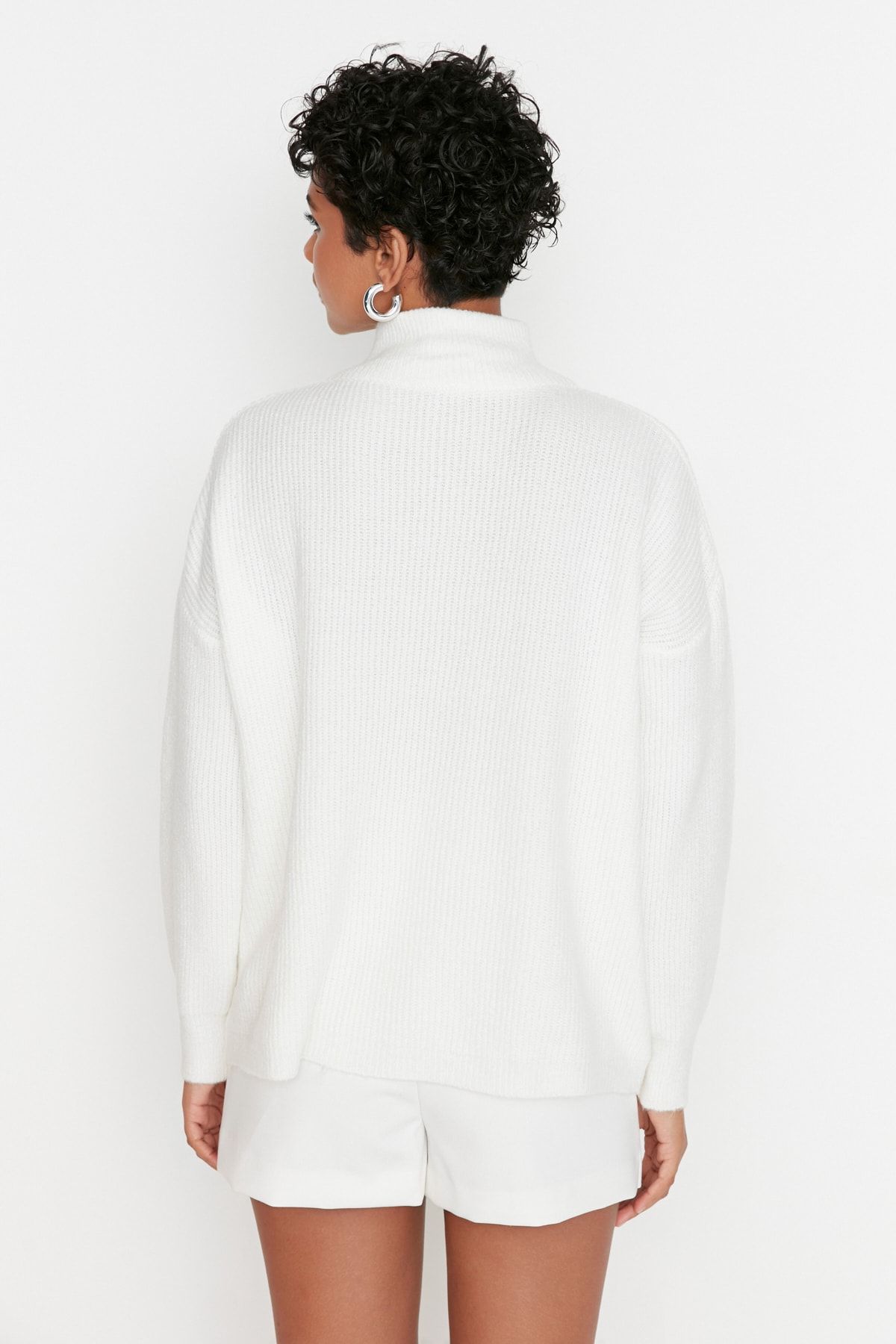 Trendyol Collection-Ecrufarbener, weich strukturierter Strickpullover mit Reißverschluss TWOAW20XS0009 5