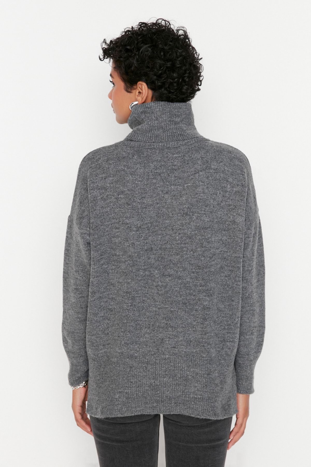 Trendyol Collection-Anthrazitfarbener Rollkragenpullover mit weicher Struktur TWOAW20XS0026 5