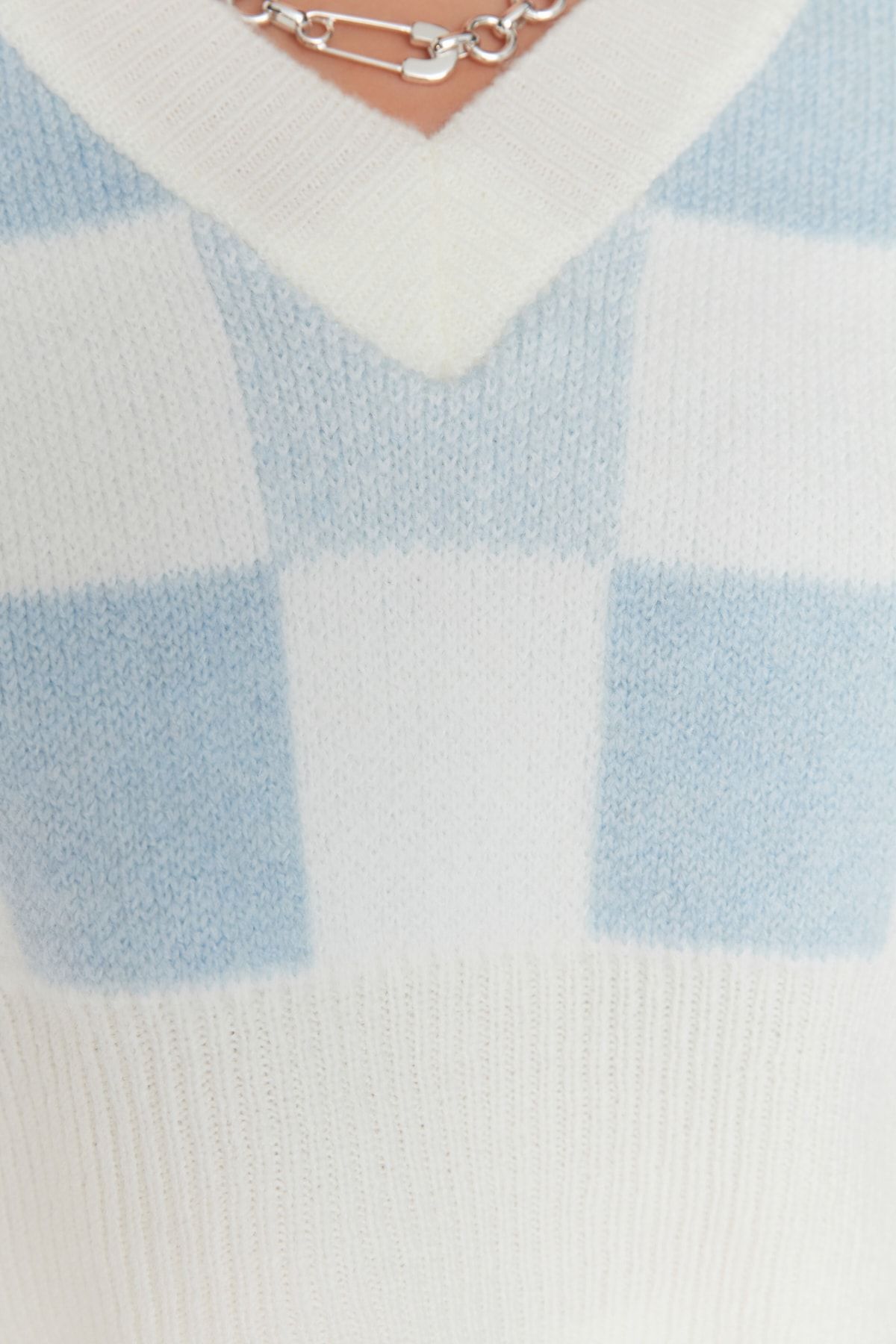 Trendyol Collection-Ecrufarbener, weicher, strukturierter, gemusterter Strickpullover TWOAW21KZ0174 3