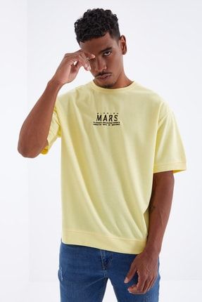 Sarı Mars Yazı Nakışlı O Yaka Erkek Oversize T-shirt - 88104 T12ER-88104