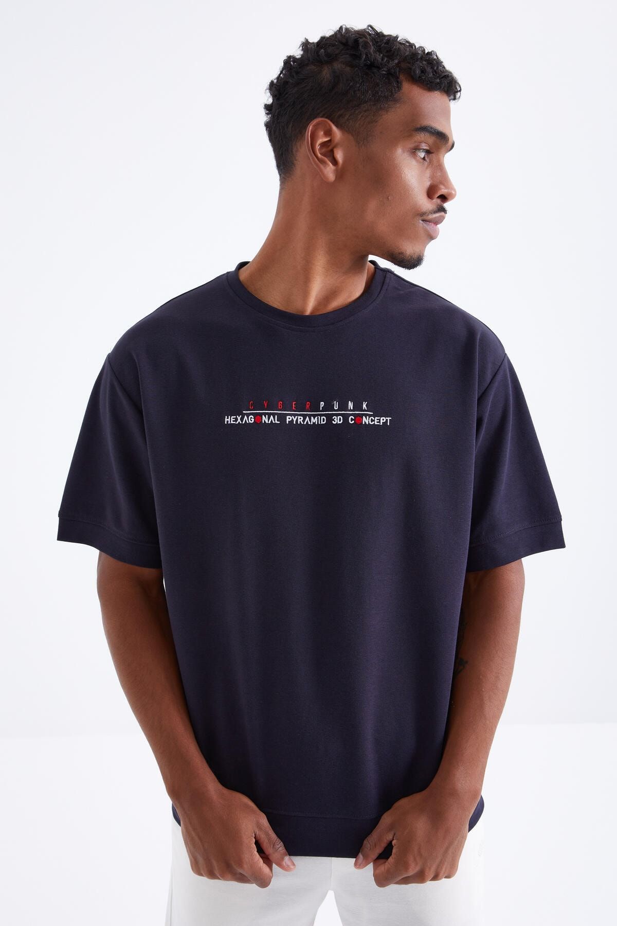 Tommy Life Lacivert Minimal Yazı Nakışlı O Yaka Erkek Oversize T-shirt - 88106 PG9516