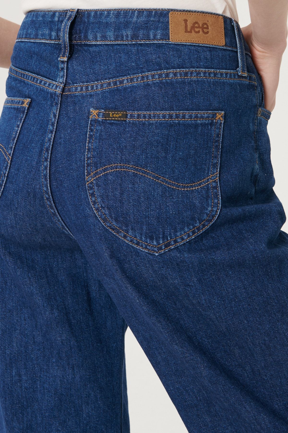 https://cdn.dsmcdn.com/ty441/product/media/images/20220601/16/119463720/167817268/6/6_org_zoom.jpg