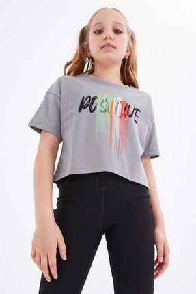 Gri Renkli Yazı Baskılı O Yaka Oversize Düşük Omuz Kız Çocuk Crop T-shirt - 75036 T09KG-75036