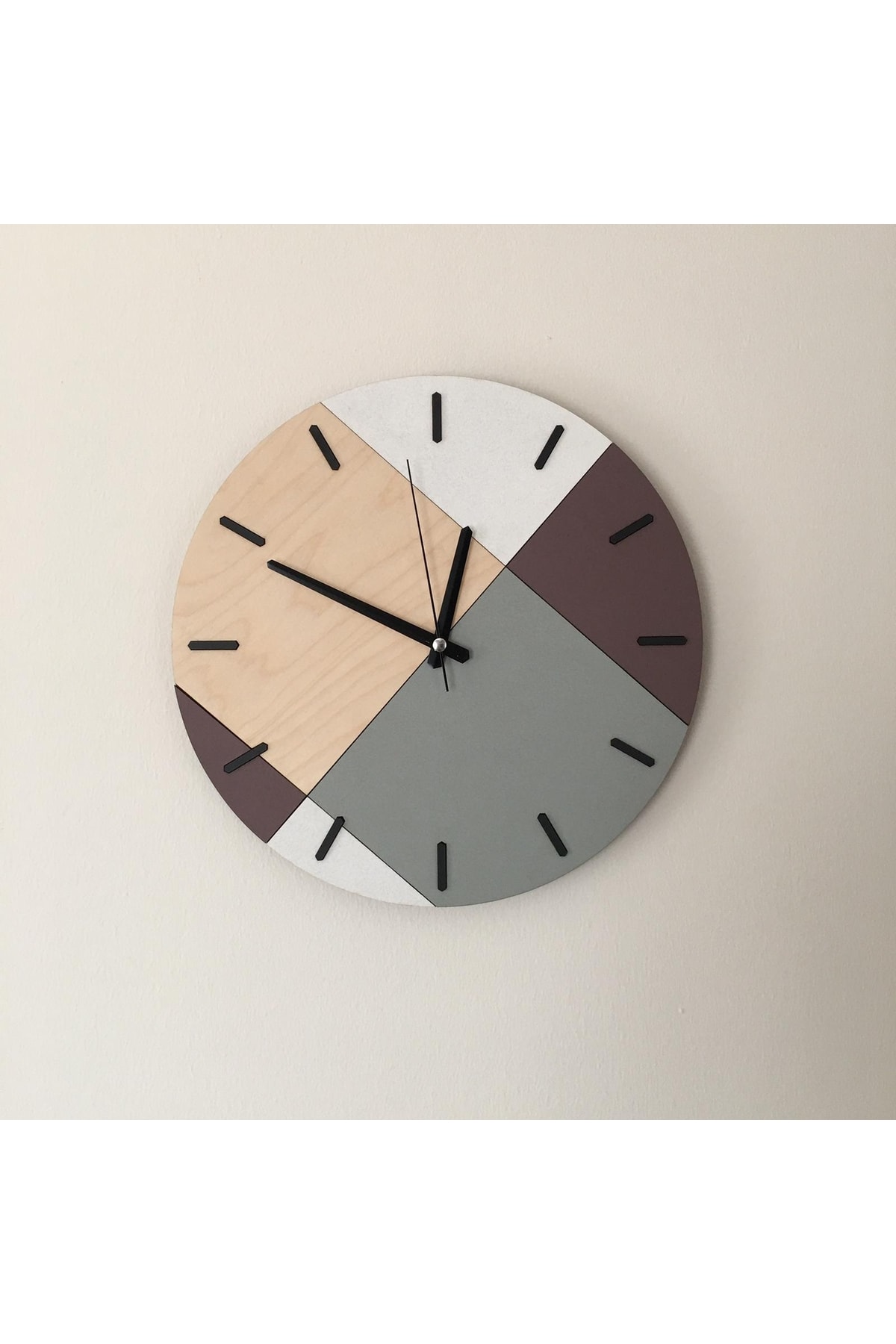 Ahşap Geometrik Desenli Mürdüm Duvar Saati 32x32 Cm — Benzer Ürün, Amorf Design