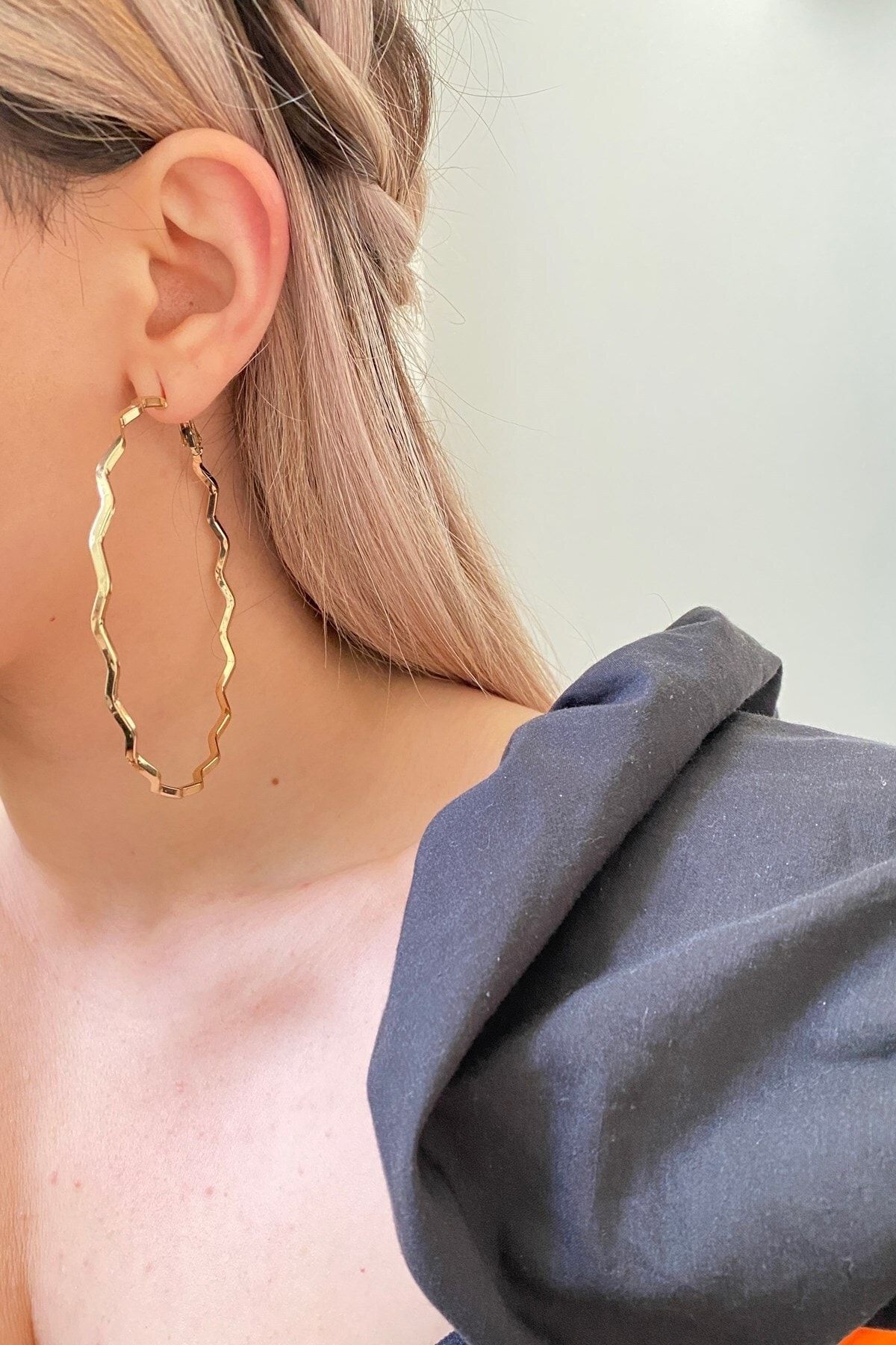 Gold chain hoop outlet earrings