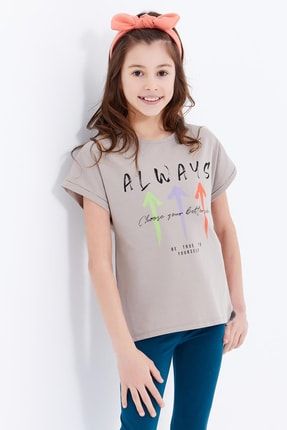 Koyu Bej Renkli Yazı Baskılı O Yaka Düşük Omuz Kız Çocuk T-shirt - 75026 T09KG-75026