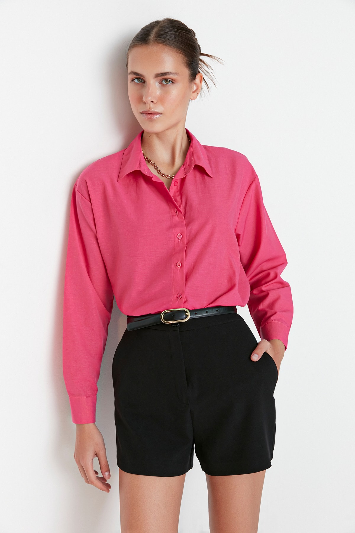 Trendyol Collection Luźna bawełniana koszula w kolorze fuksji TWOAW20GO0107