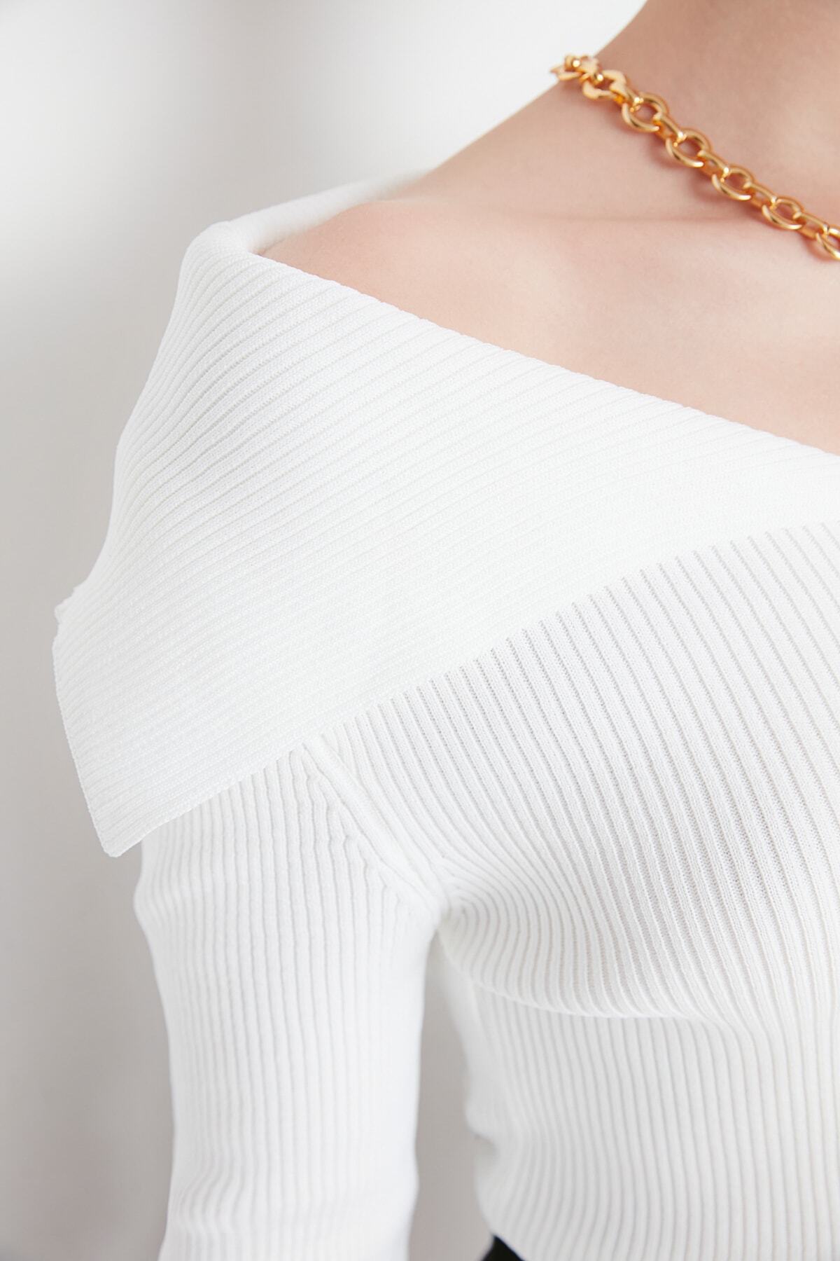 Trendyolmilla  Ekru Carmen Yaka Triko Kazak TWOAW22KZ0993 - Görsel 4