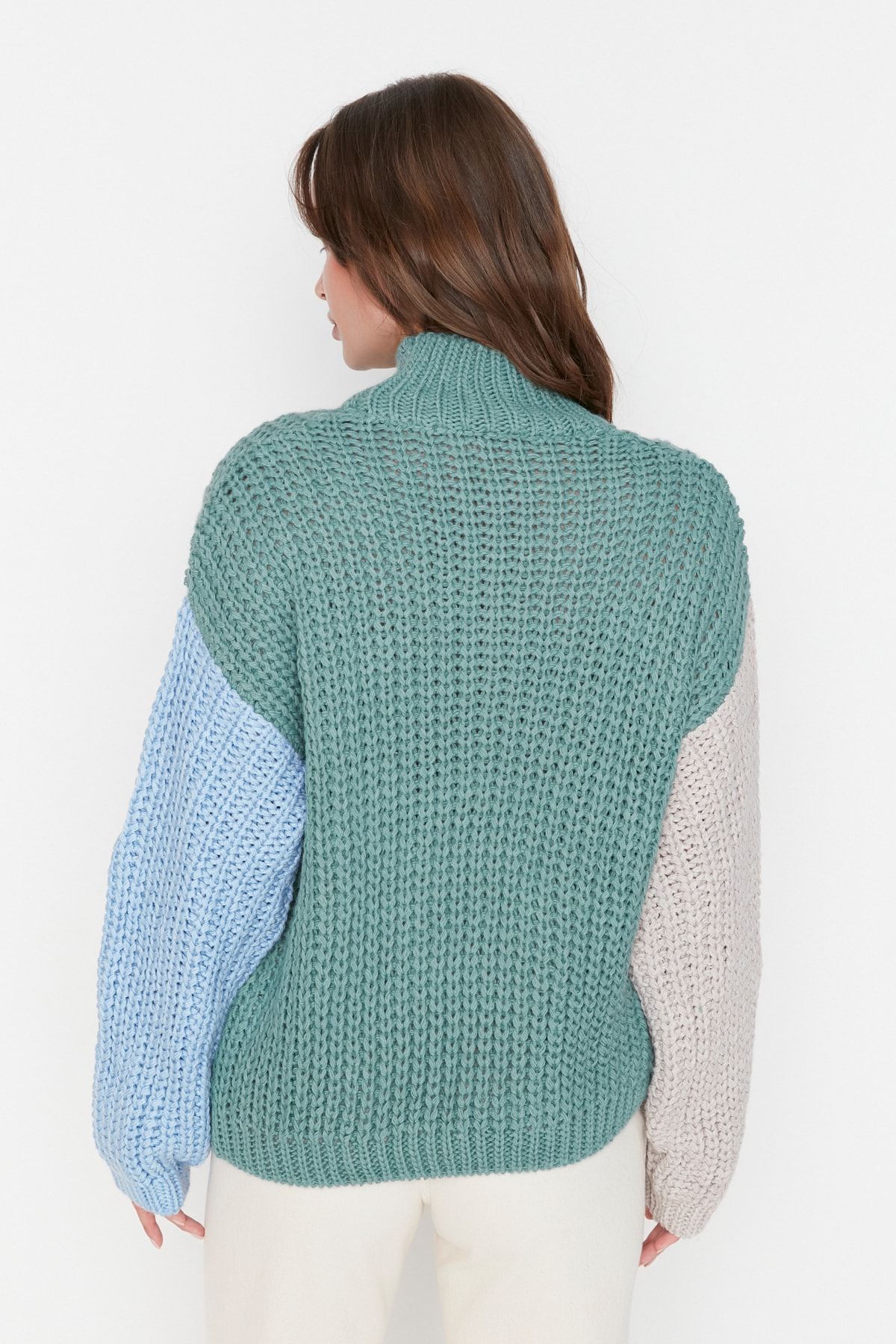 Trendyol Collection-Mintfarbener, weich strukturierter Strickpullover mit Farbblockdesign und weiter Passform TWOAW21KZ0271 5