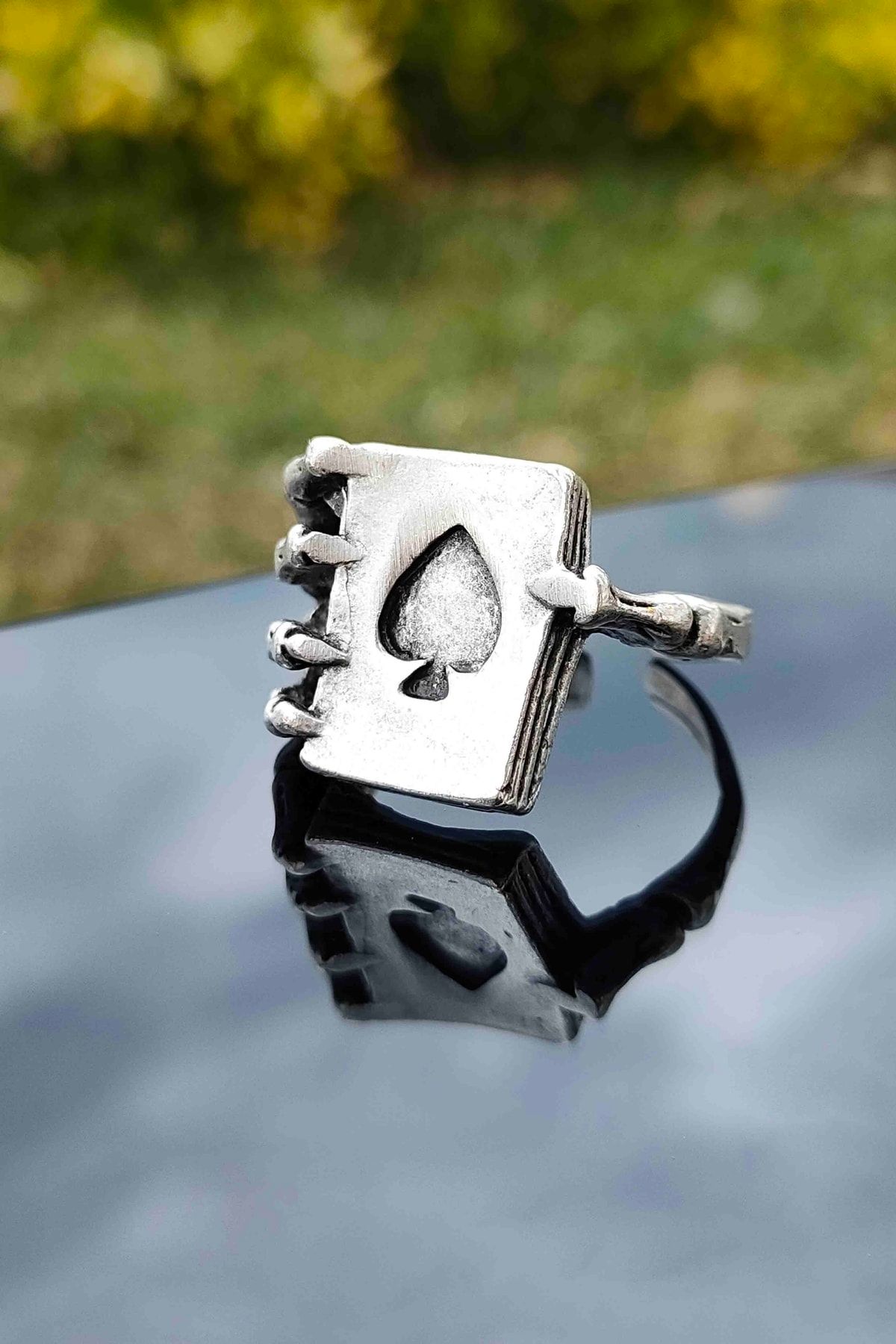 Ace card ring top