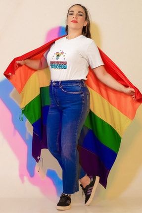 Pride + Yanlış Bişey Yok Baskılı Unisex T-shirt 3733007