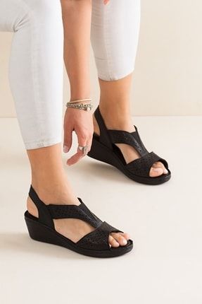 Kadın Hakiki Deri Siyah Sandalet A212YTAR0007