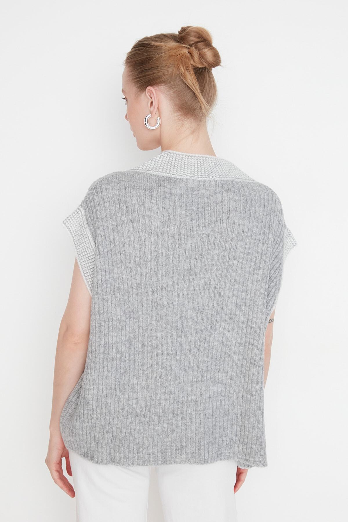 Trendyol Collection-Grauer, weicher, strukturierter Strickpullover im Farbblock-Design mit weiter Passform TWOAW21BZ0014 5