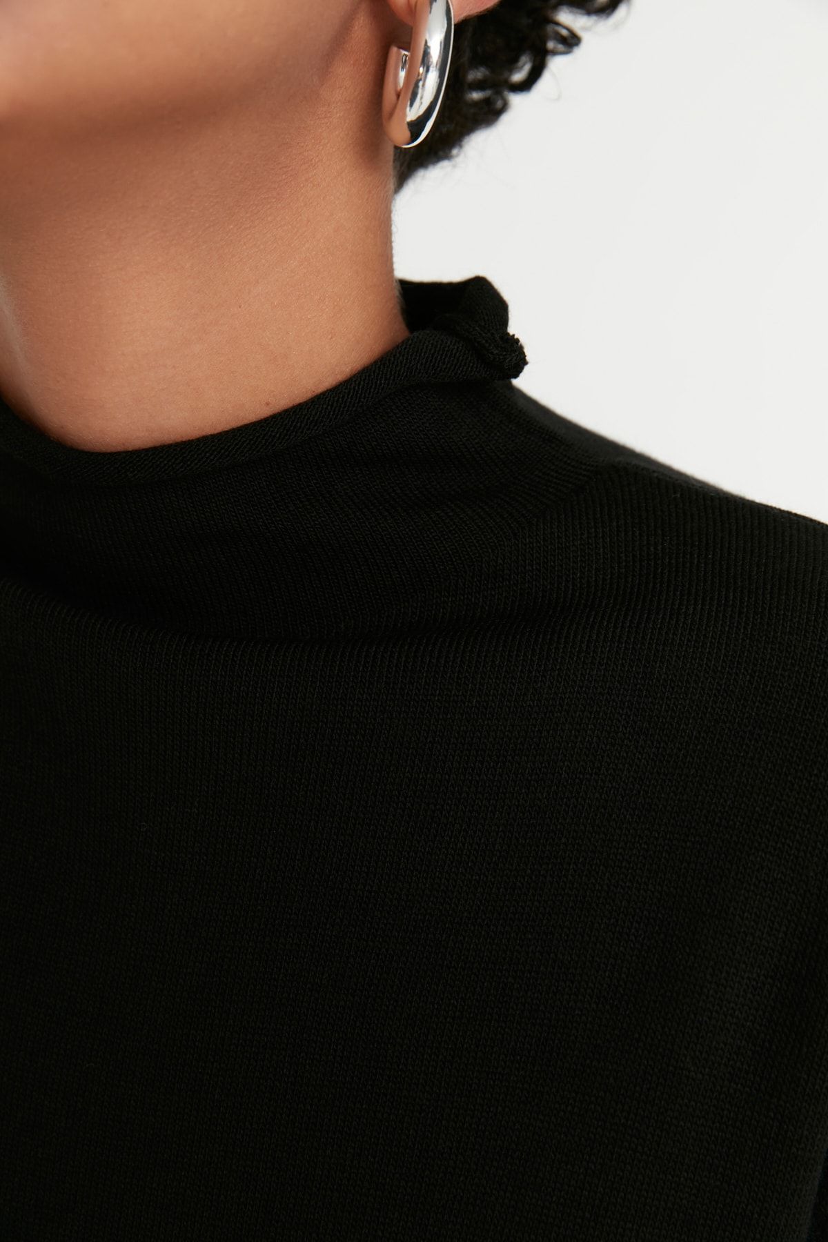 Trendyol Modest-Schwarzes Rollkragen-Strickkleid TCTAW23EB00001 4