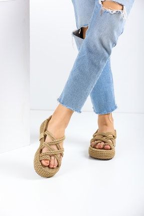 Kadın Altın Hasır Parmak Detaylı Sandalet PER888