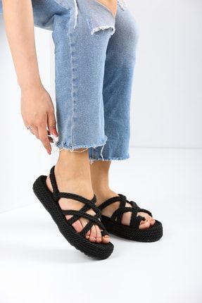 Kadın Siyah Hasır Parmak Detaylı Sandalet PER888