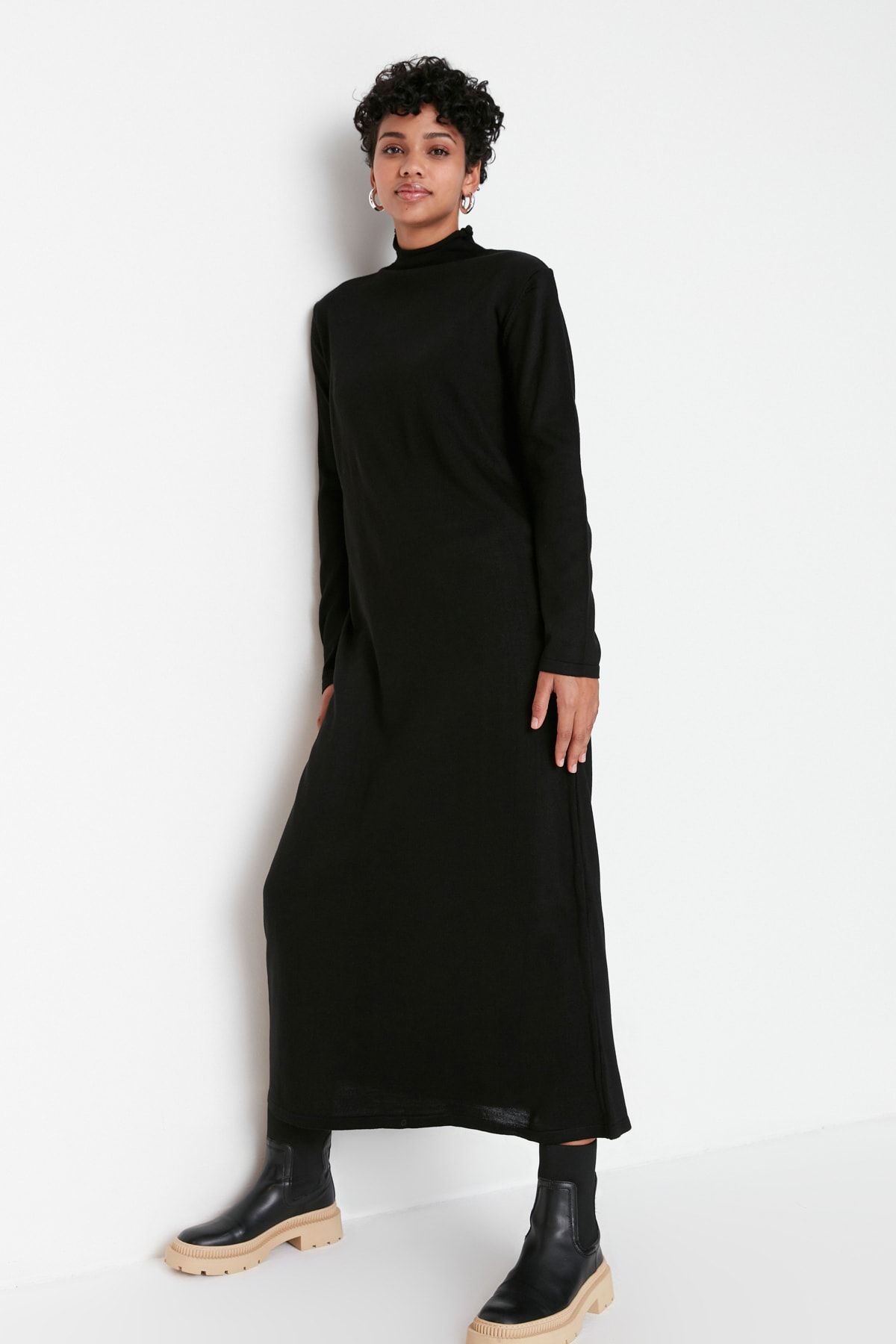 Trendyol Modest-Schwarzes Rollkragen-Strickkleid TCTAW23EB00001 3