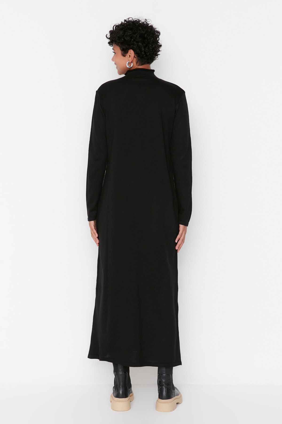 Trendyol Modest-Schwarzes Rollkragen-Strickkleid TCTAW23EB00001 5