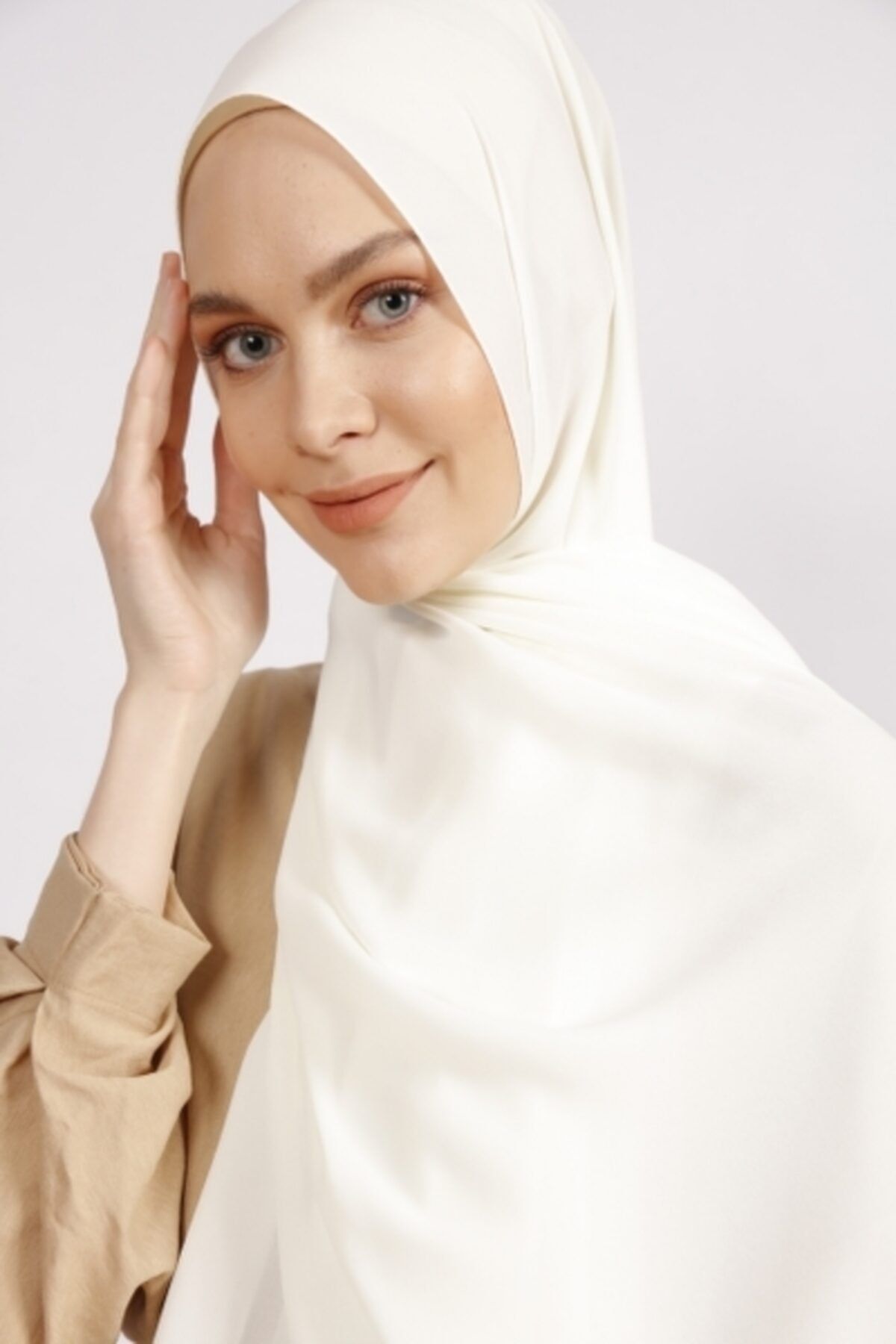 Differenza-Crepe Shawl Ecru 1