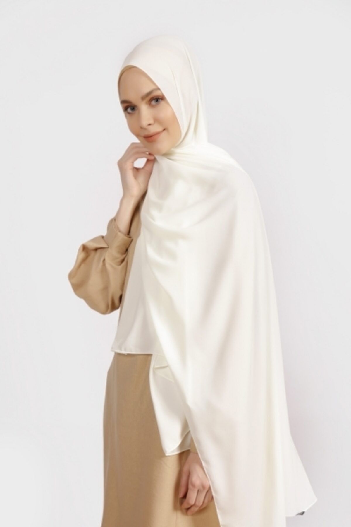 Differenza-Crepe Shawl Ecru 2