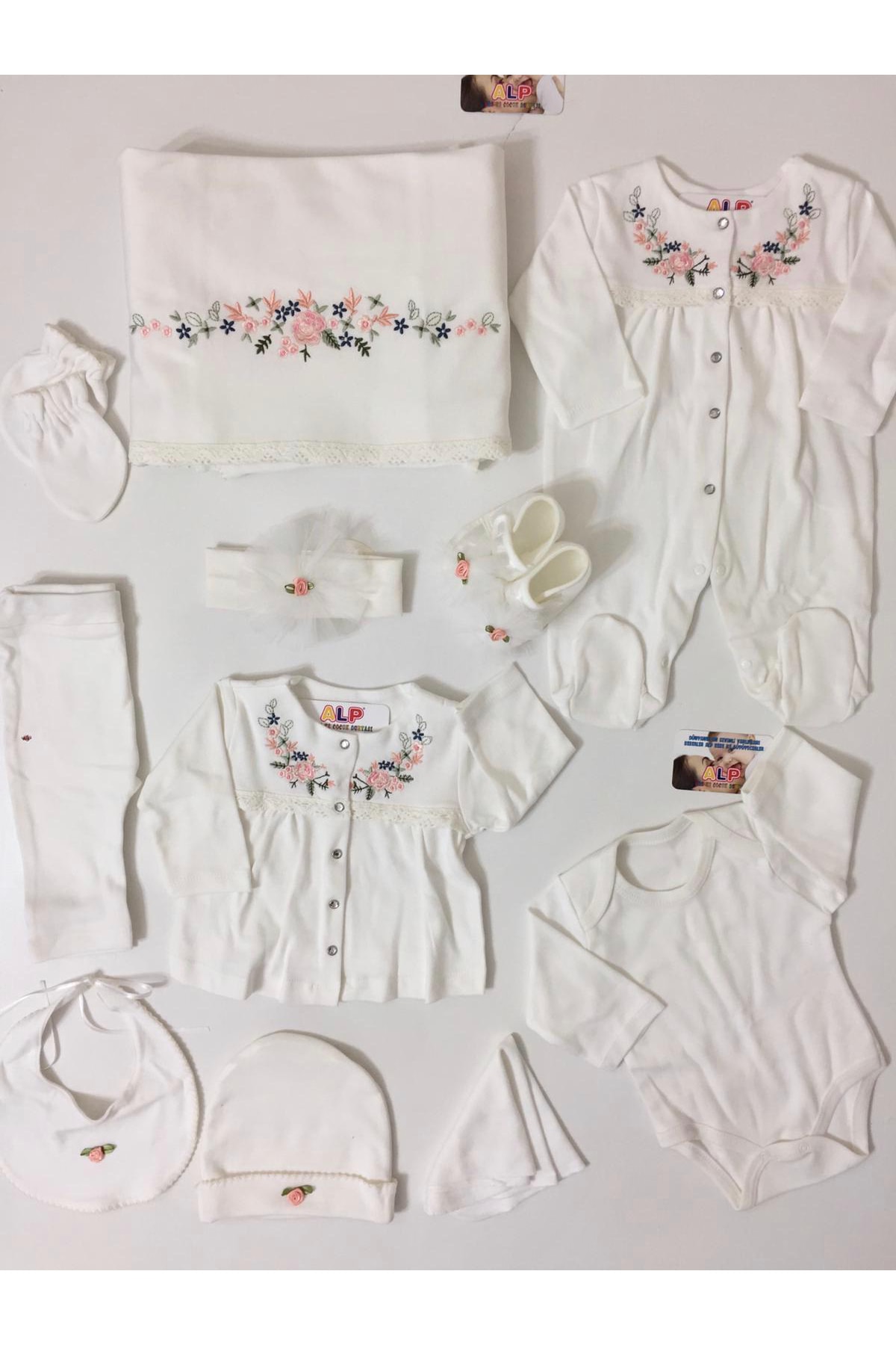 Eda Baby Kanaviçe Çiçek Motifli Hastane Çıkış Set Kız Takım Beyaz