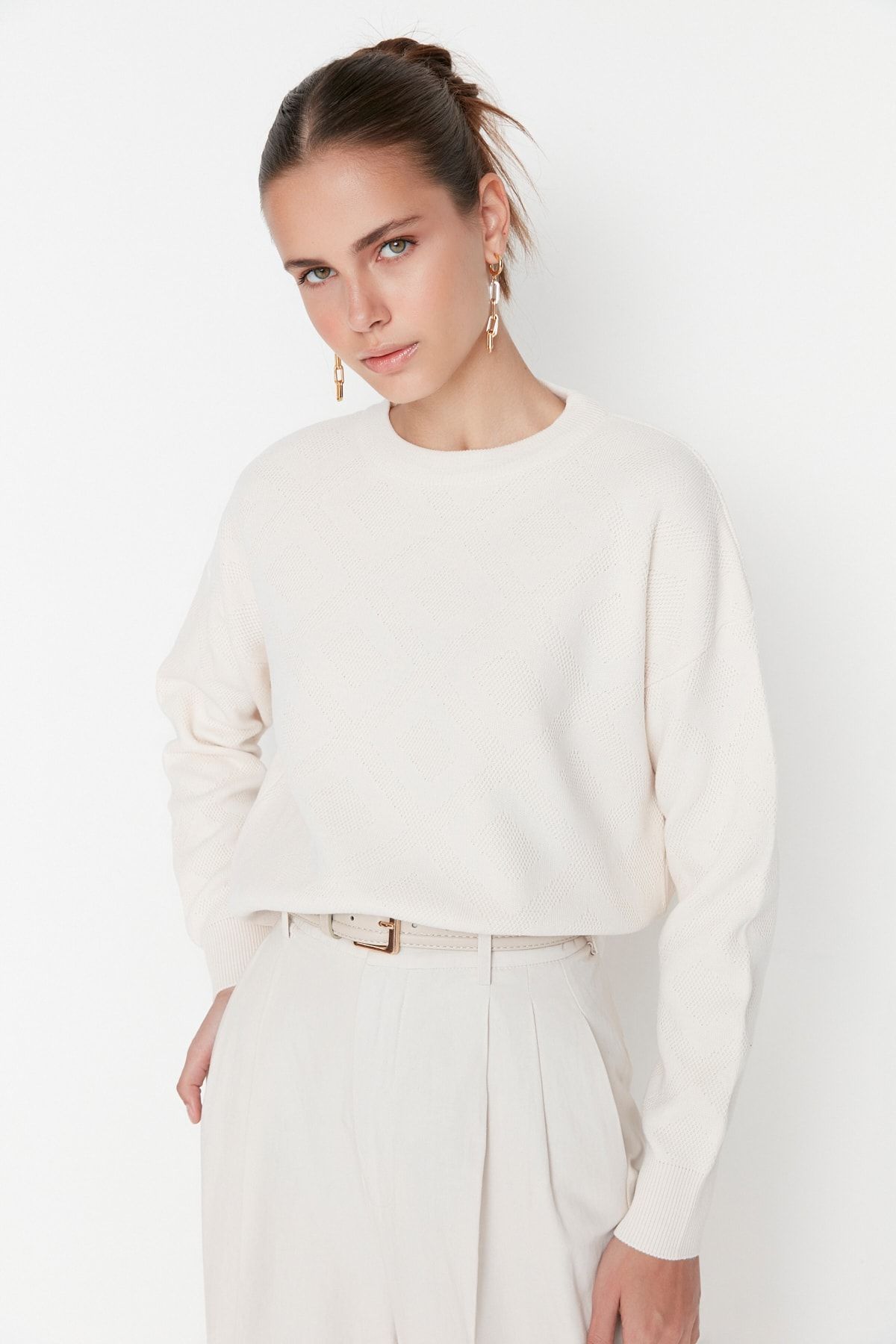 TRENDYOLMİLLA Ekru Oversize Triko Kazak TWOAW23KZ01368