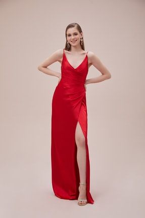 Viola Chan Kırmızı Ince Askılı Yırtmaçlı Saten Uzun Elbise 4XLGS290017_SCARLET