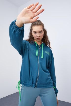 Zümrüt Kadın Kapüşonlu Renkli Bağcıklı Fermuarlı Oversize Sweatshirt - 97176 T09BY-97176