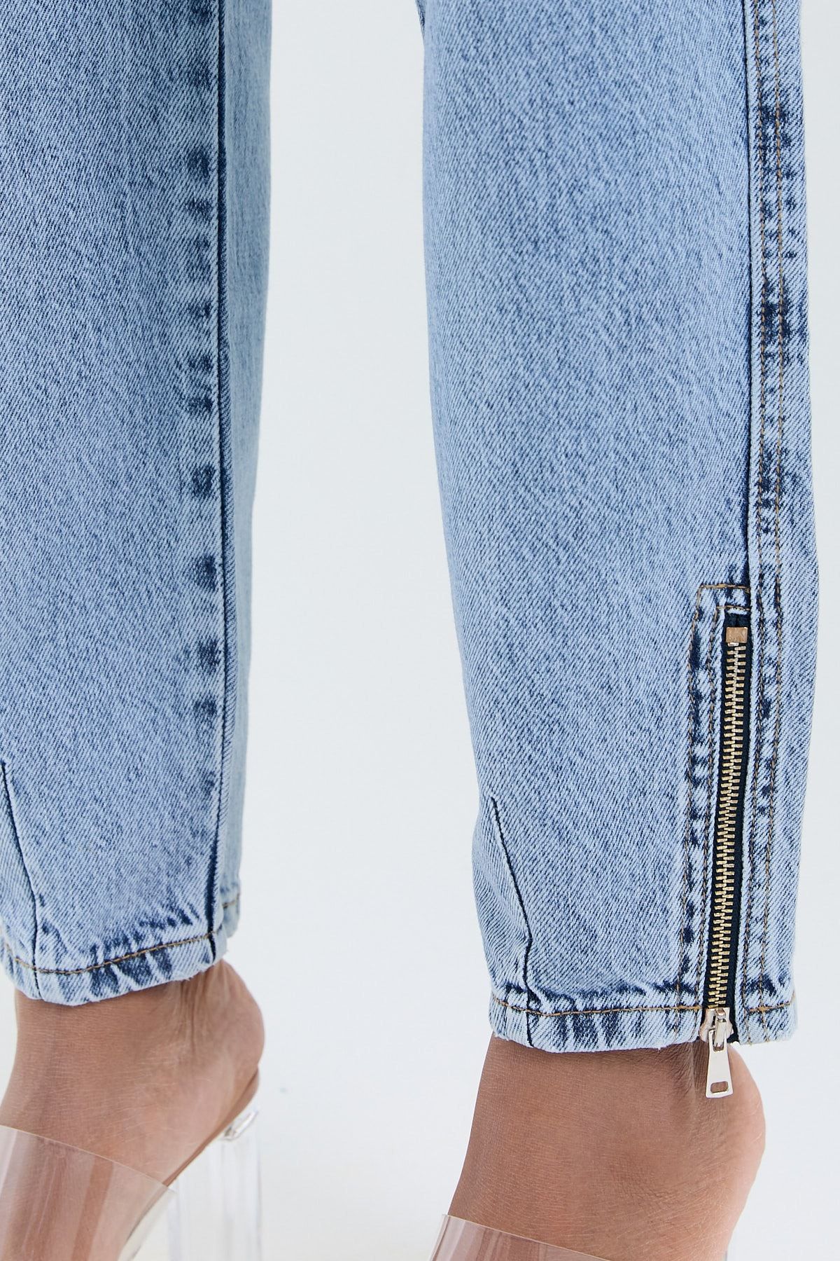 Kadın Paça Fermuar Detaylı Mom Kalıp Jeans 1114