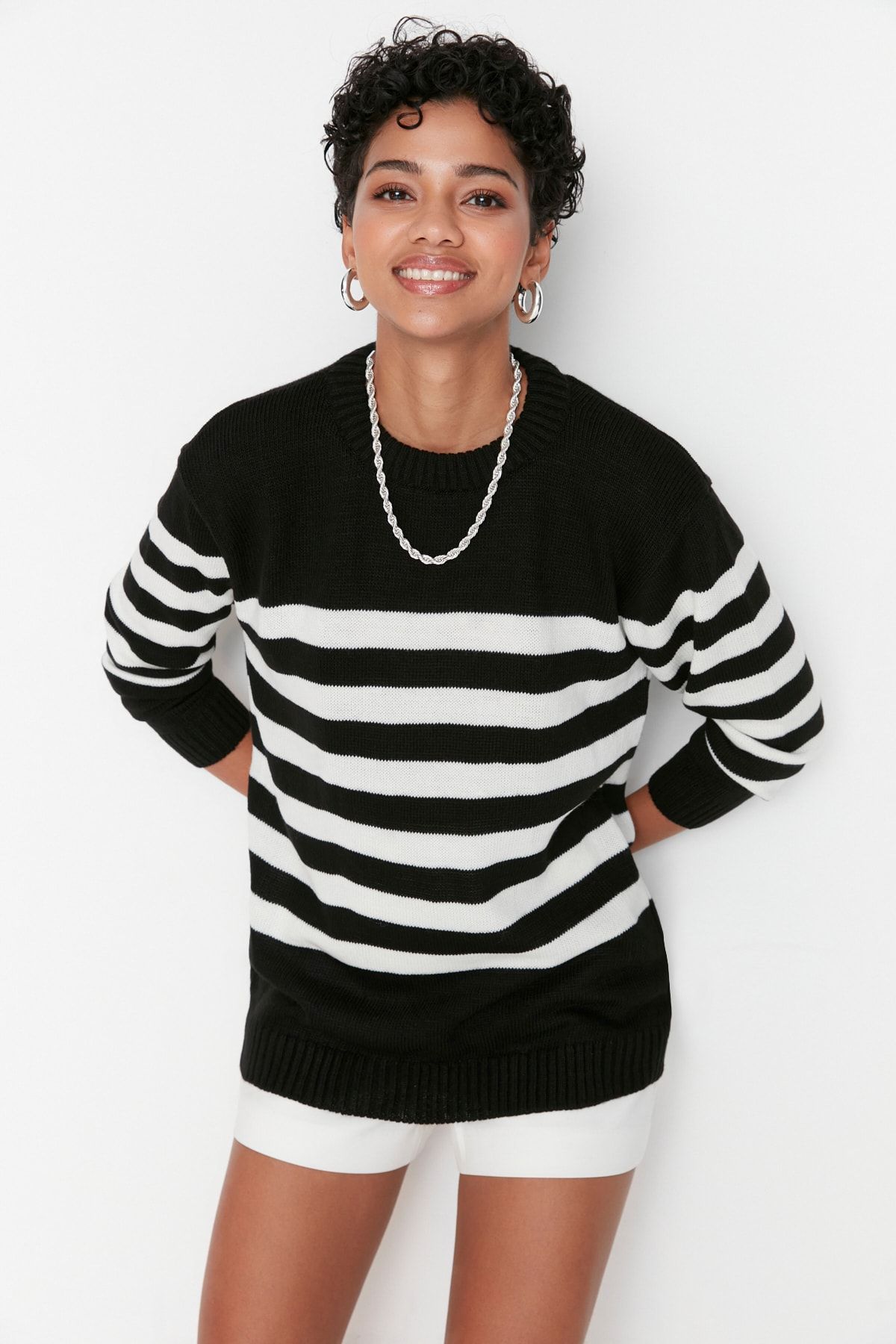 Trendyol Collection Pullover Schwarz Oversized Fast ausverkauft