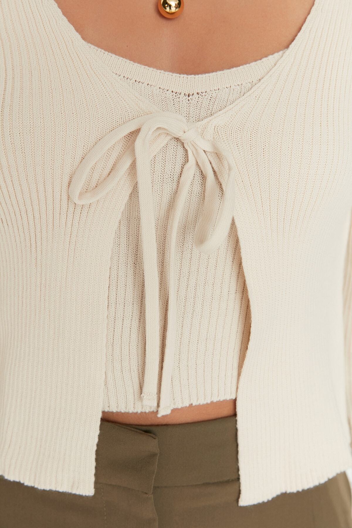 Trendyolmilla  Taş Crop Bağlama Detaylı Bluz-Hırka Triko Takım Triko Hırka TWOSS21HI0002 - Görsel 3