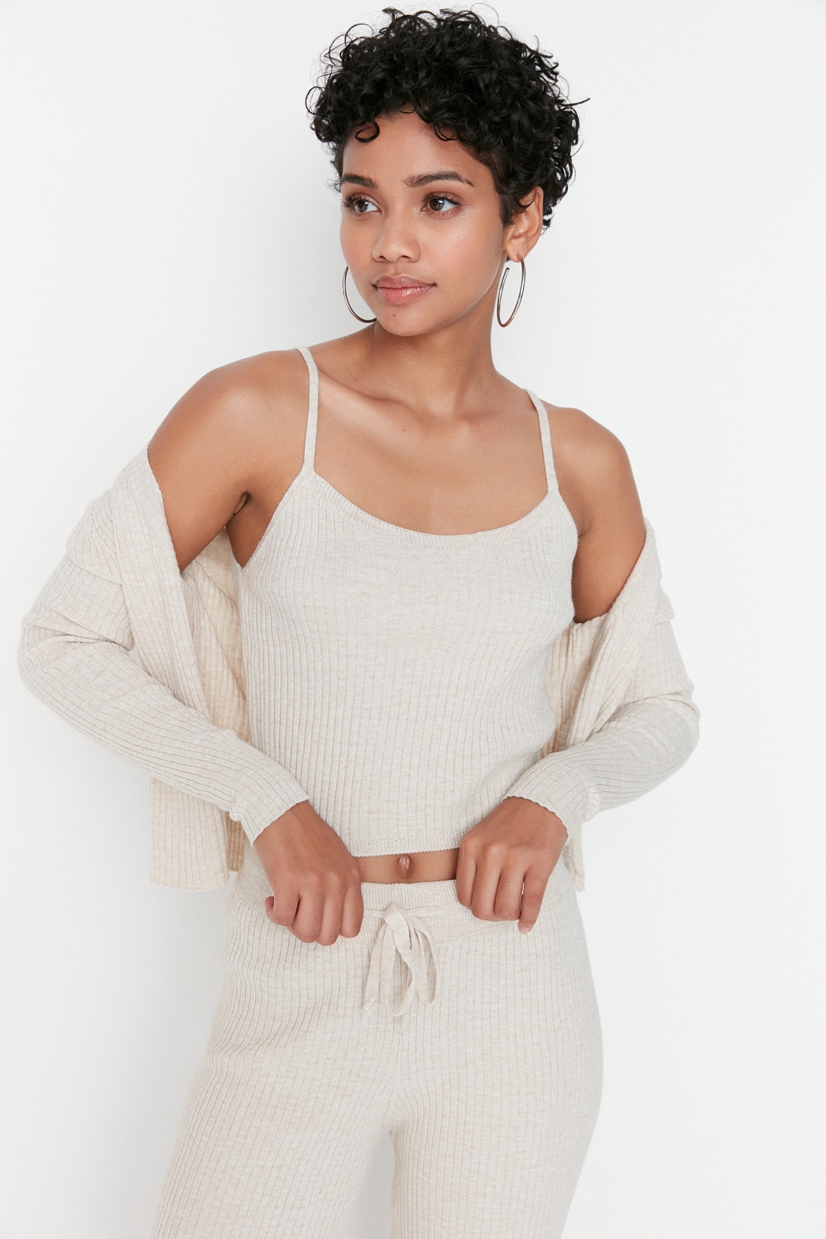 Trendyol Collection Béžová pletená halenka, cardigan a kalhoty - TWOAW22AU0006